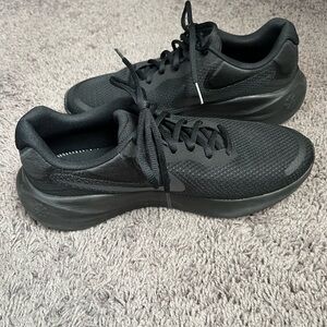 Nike Black Athletic Shoes with Breathable Mesh
